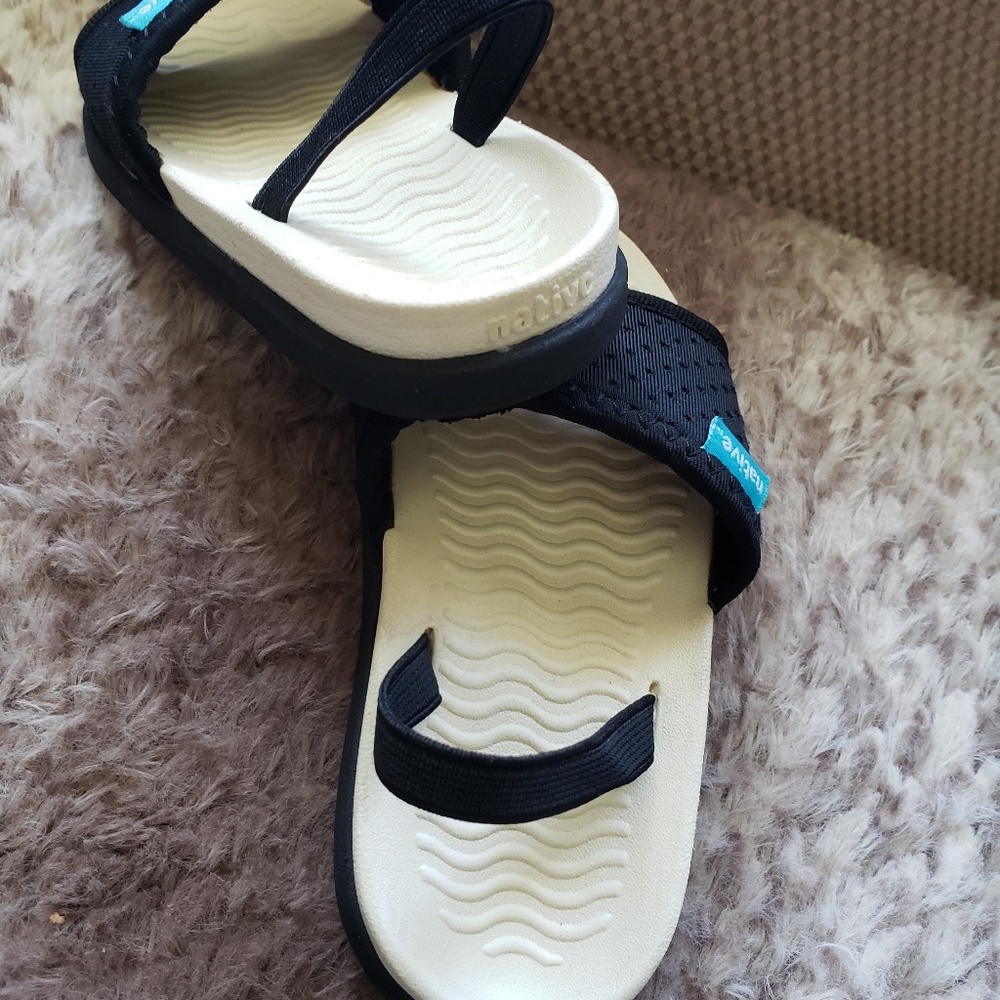 ☆SOLD☆ Native Toddler Sandals #9 Black/white - Picture 3 of 4